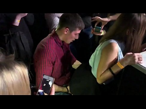 ❤️ Sess reali f'nightclub Russu. Tfajla Russa ta’ 18-il sena fl-anus u l-vaġina fucked f’nightclub ❤️❌ Porn iebes f'mt.pornburst.ru ❌️❤